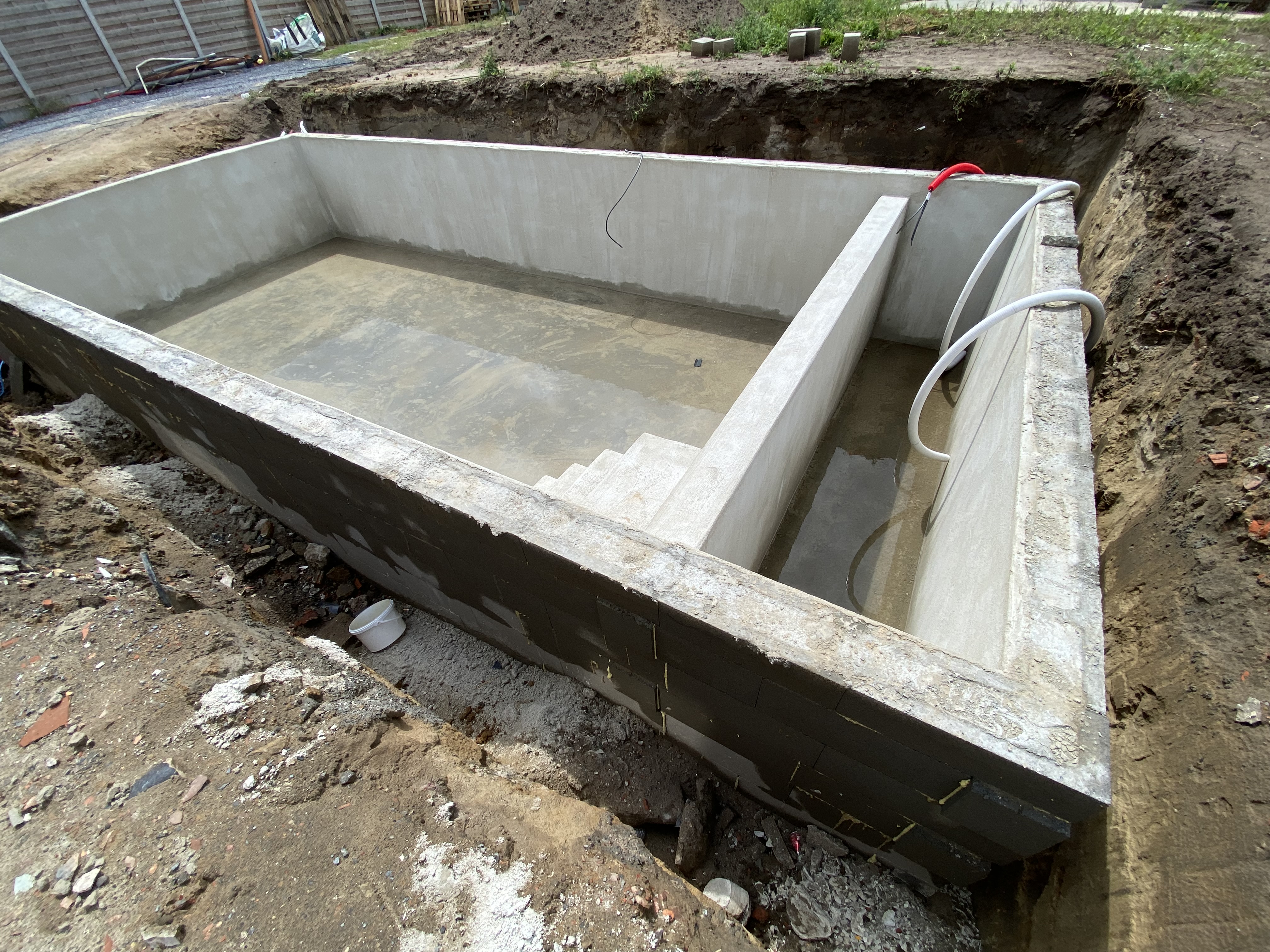 Nieuwbouwbad met frisse turquoise toets