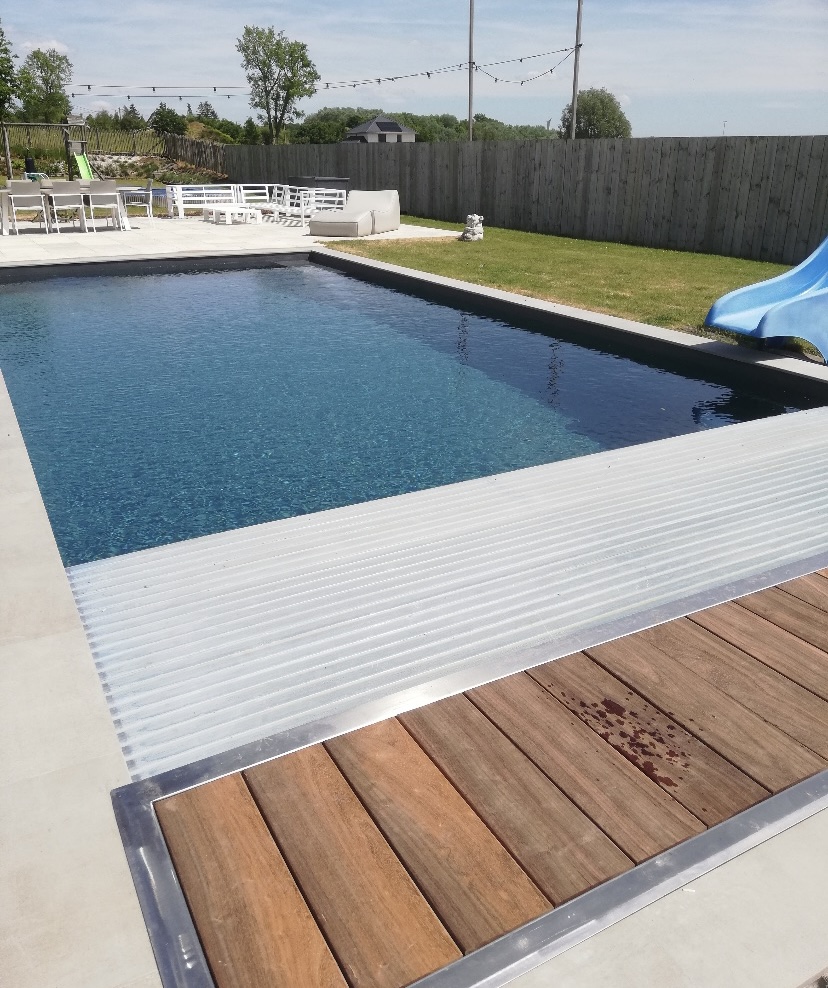 Rechthoekig zwembad met premium afwerking