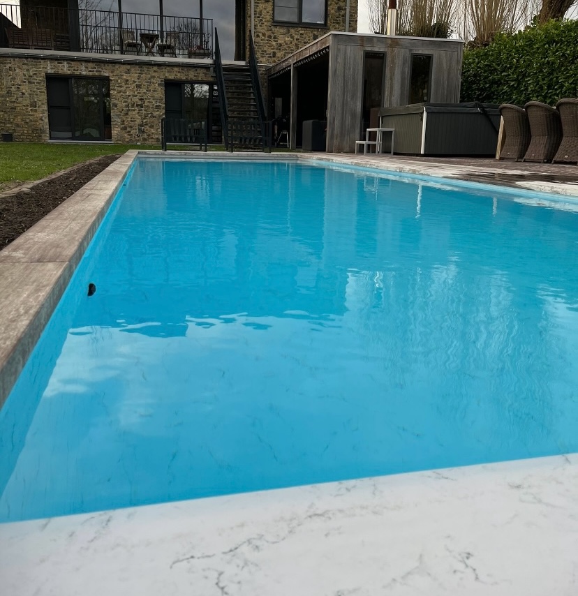 Tuinproject met strakke boordsteencombinatie